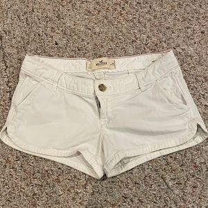 Hollister White Shorts Size 1 (W 25)